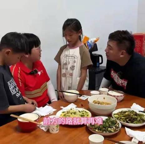 2025澳门特马开奖查询和养3弟妹女生遭堵门与女孩不堪养活三弟妹压力轻生续